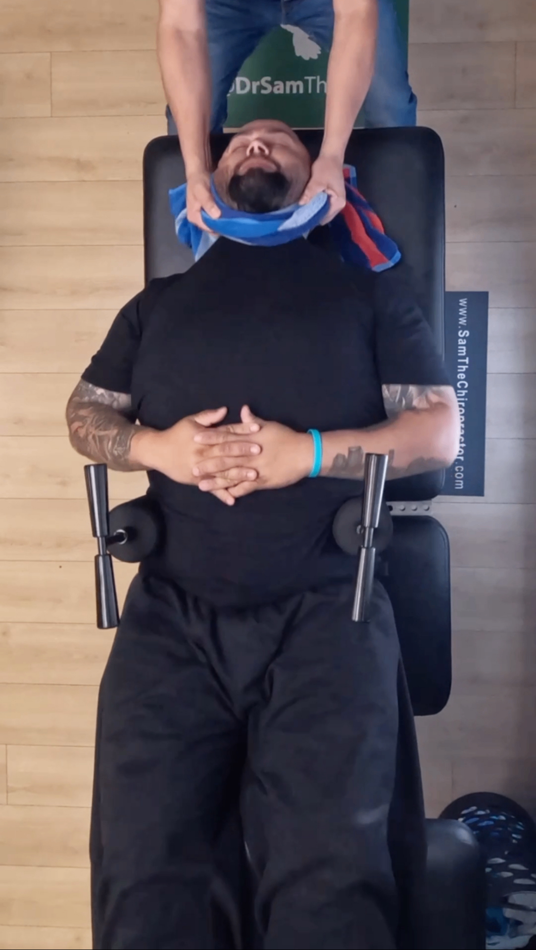 Patient relaxed on the decompression table during a Ring Dinger® session